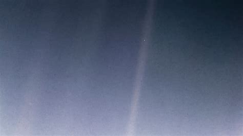 photo of earth from voyager